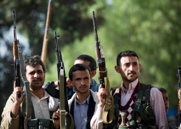  مصدر خاص للزعيم نيوز: قيادة الحوثي تتناول القات بشكل يومي في مسقط وبعلم السلطنة