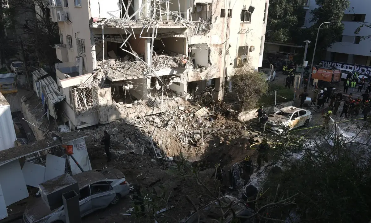 الجزيرة مباشر: الهجوم الصاروخي الإيراني على تل أبيب