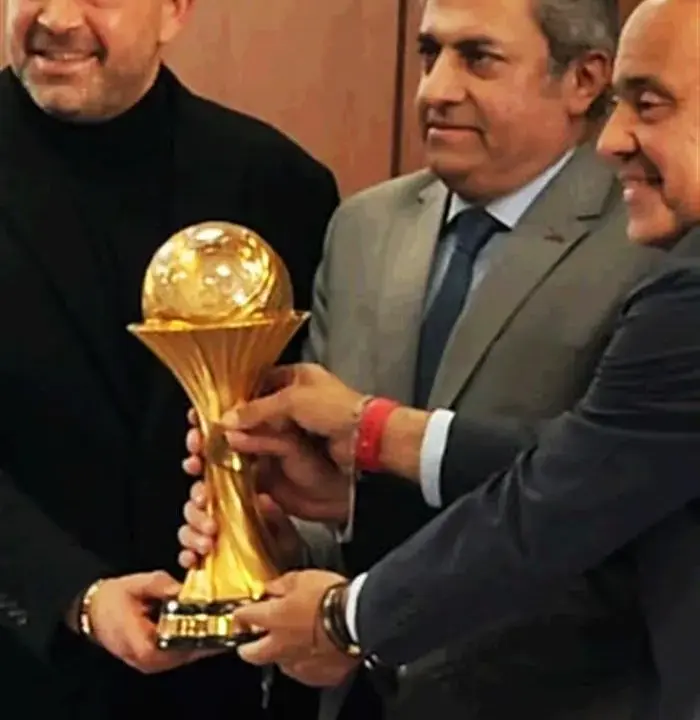 بطولات مؤمن زكريا: مسيرة حافلة بالألقاب والتحديات