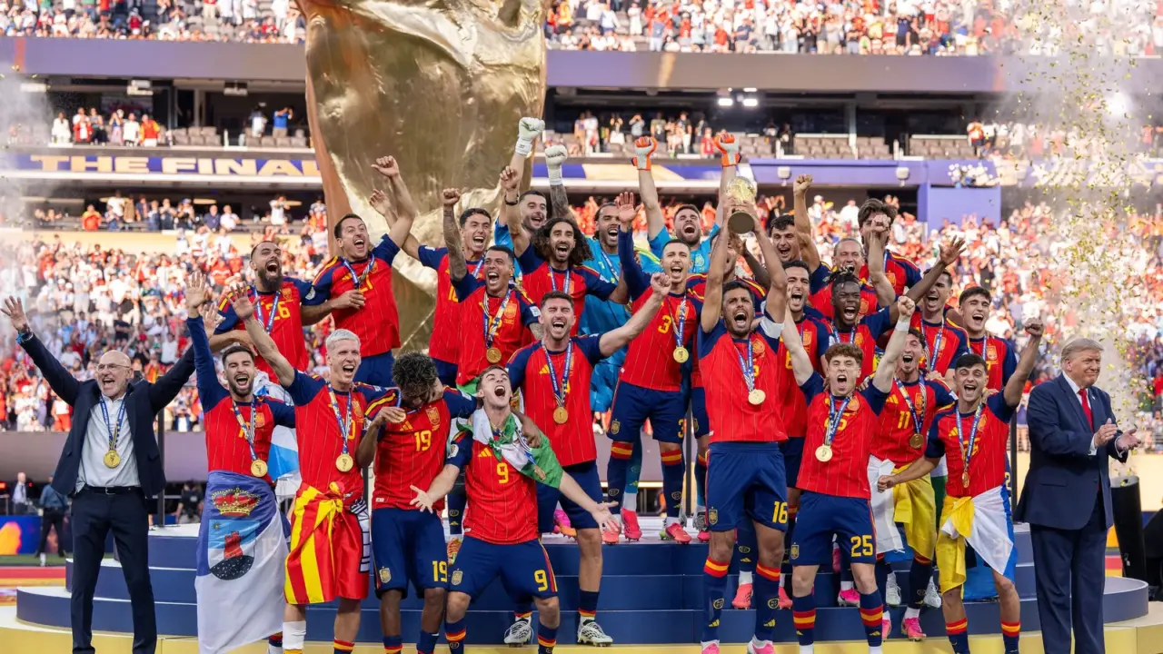 تجاهل لاعبي إسبانيا لترمب يتصدر النقاش بعد التتويج بكأس العالم