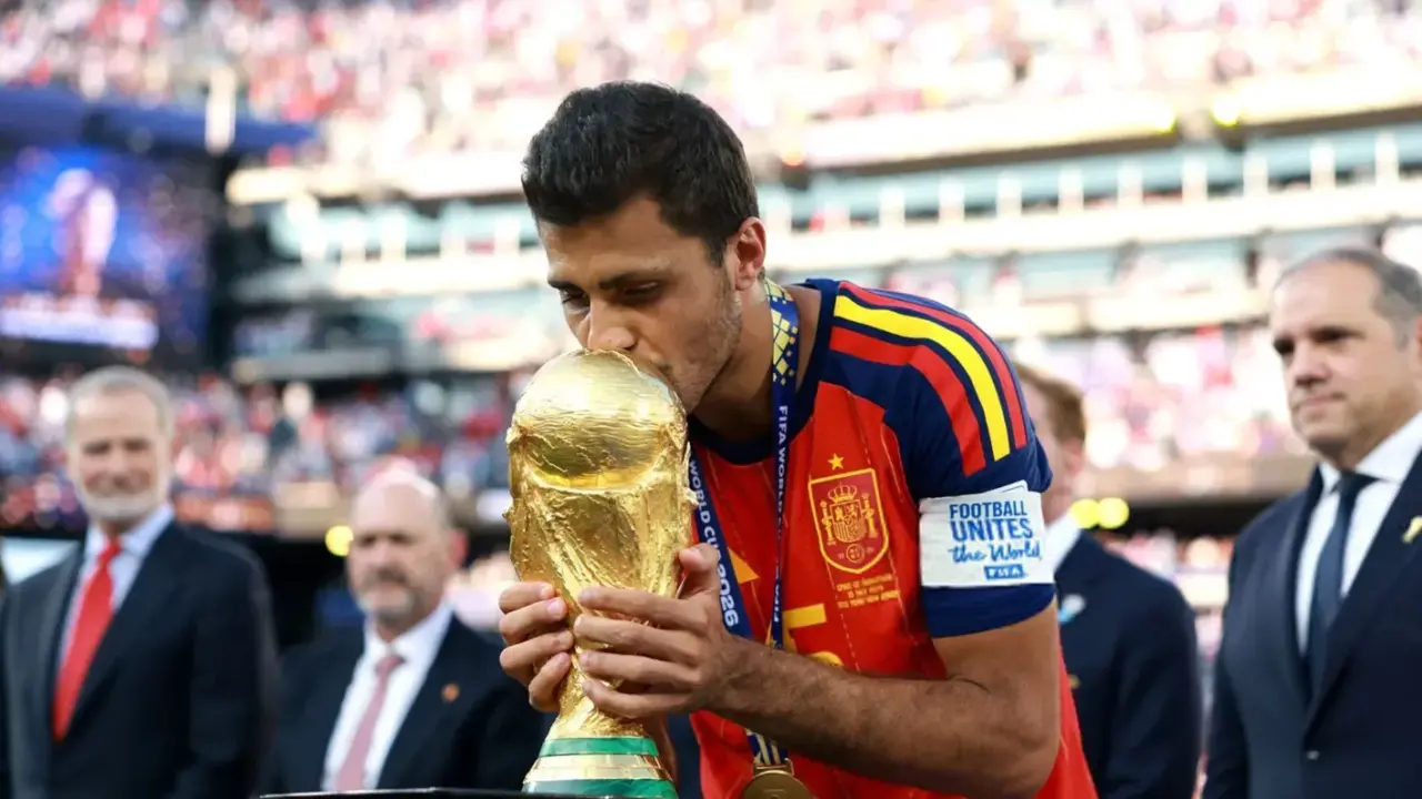 برشلونة يكمل صفقة رودري من مانشستر سيتي بعقد يمتد حتى 2030