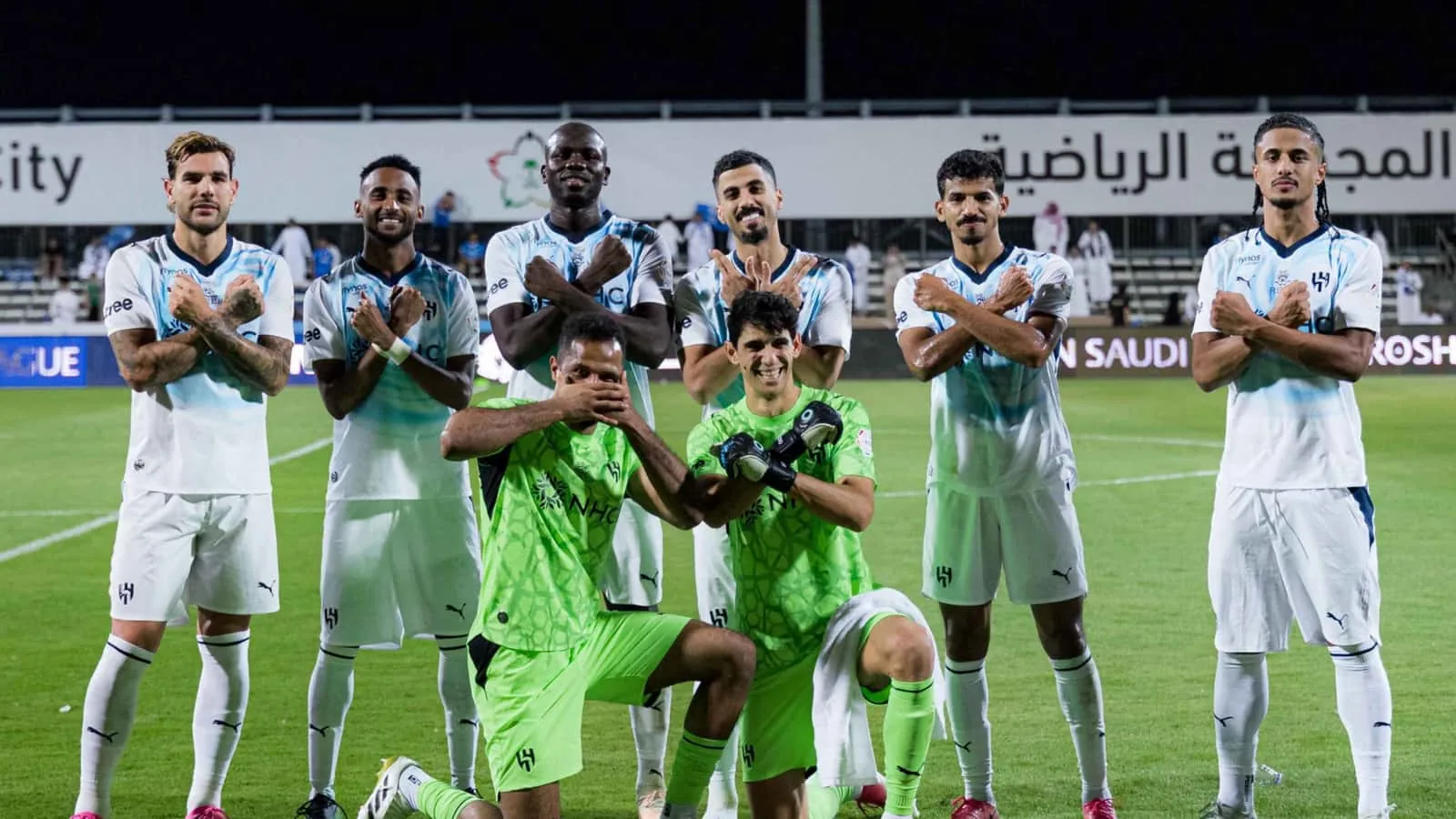 "بنزيما": لدي عقد مع الهلال وكل شيء على ما يرام