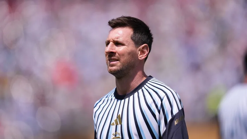 كأن الحزن لا يكتفي.. ميسي يتلقى ضربة ثالثة في أقل من شهر