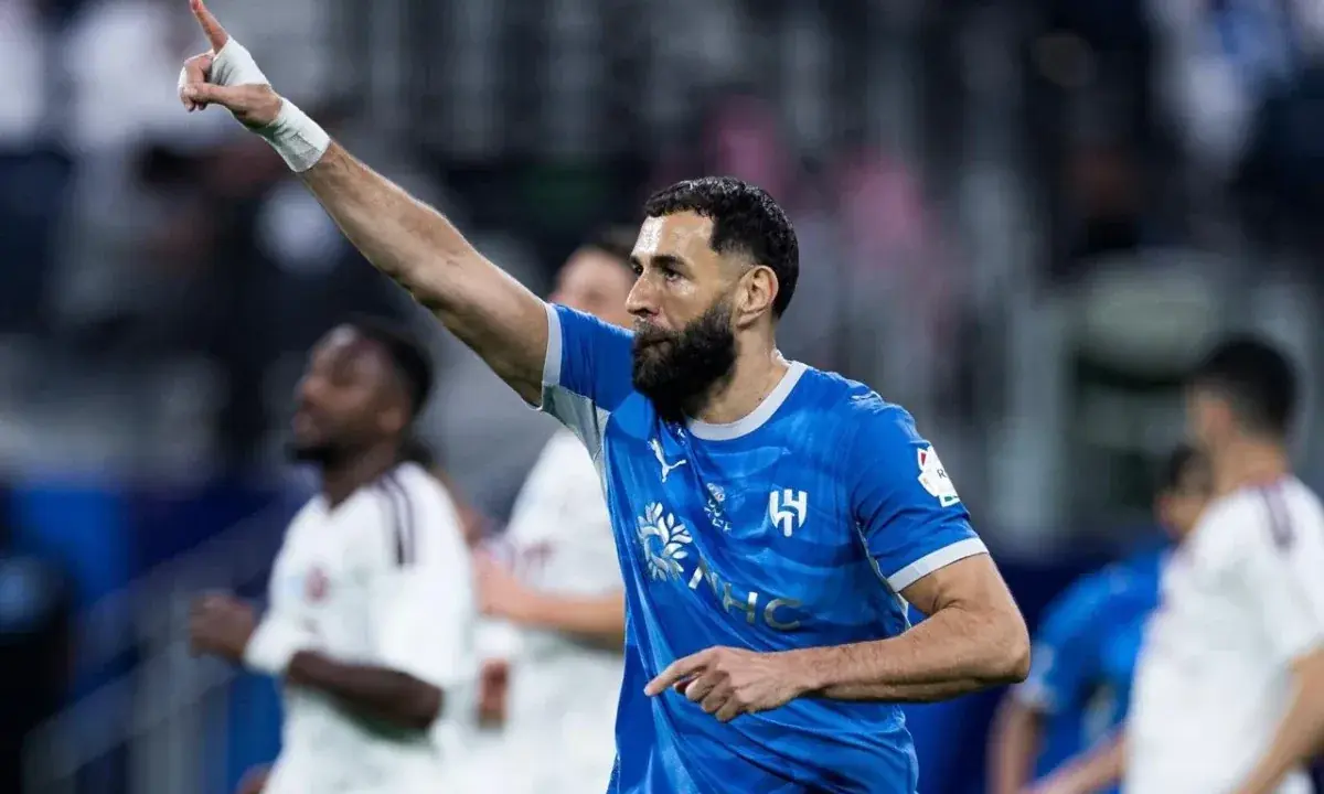 الهلال يواجه تعقيدات مالية في رحيل كريم بنزيما