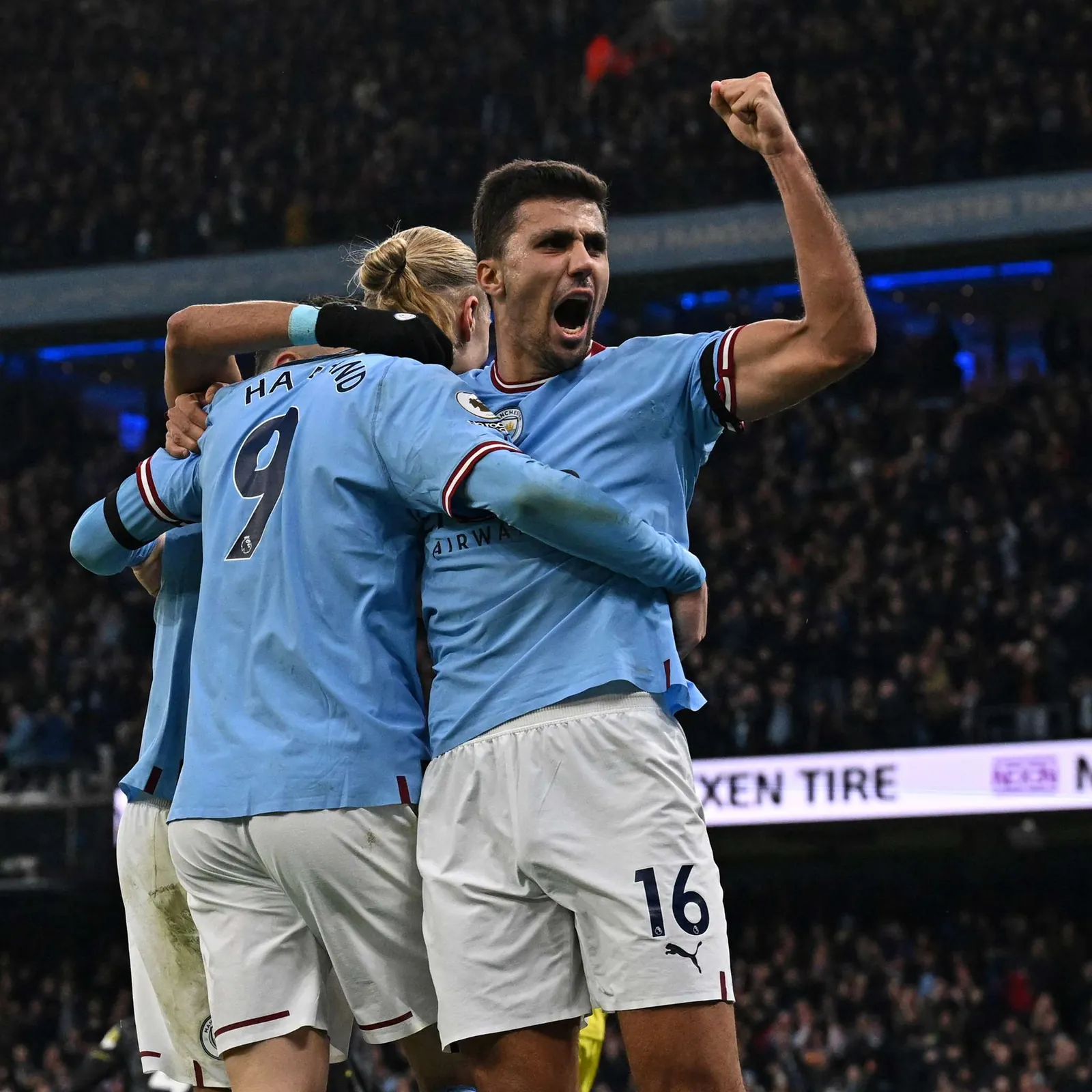 TOPSHOT-FBL-ENG-PR-MAN CITY-ASTON VILLA