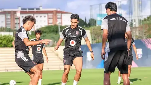 إمام عاشور في تدريب الأهلي