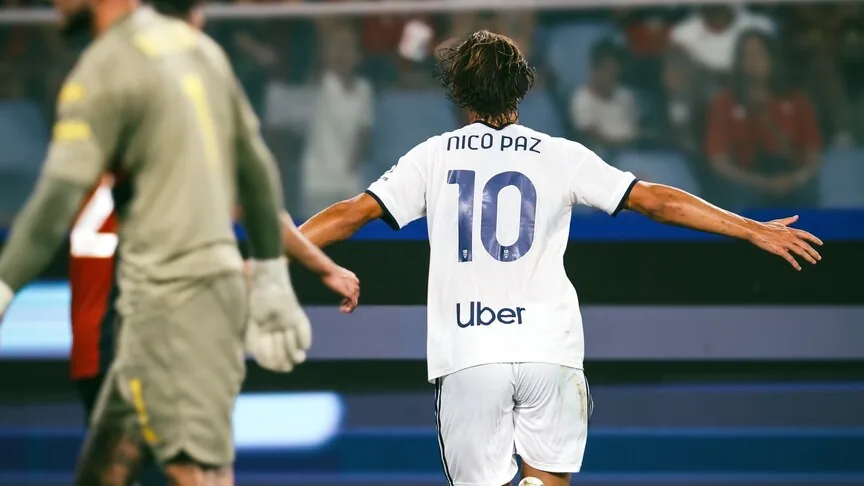 كومو يقلب تأخره أمام جنوى ويتصدر الدوري الإيطالي مؤقتًا